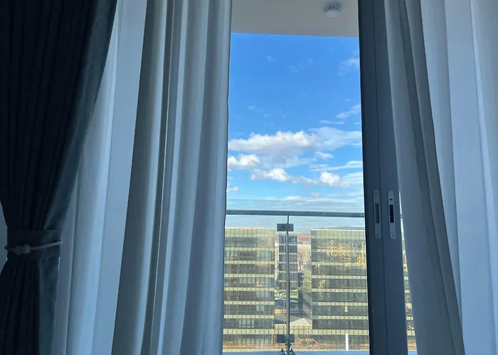 Luxurious Style Cross To Okada And Near Of Dreams, Solaire, Moa, And Airport Apartment Manila