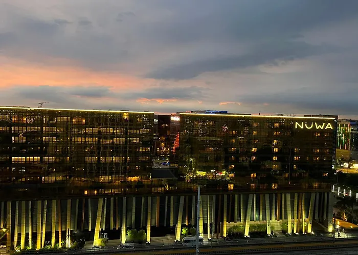 Apartment Luxurious Style Cross To Okada And Near Of Dreams, Solaire, Moa, And Airport