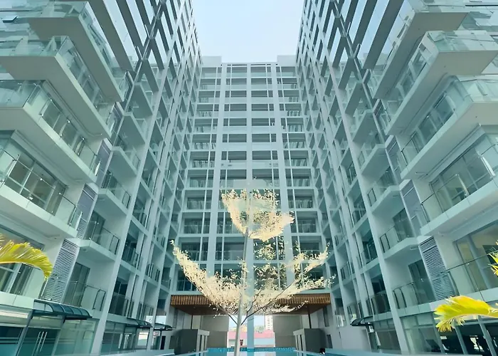Apartment Luxurious Style Cross To Okada And Near Of Dreams, Solaire, Moa, And Airport *