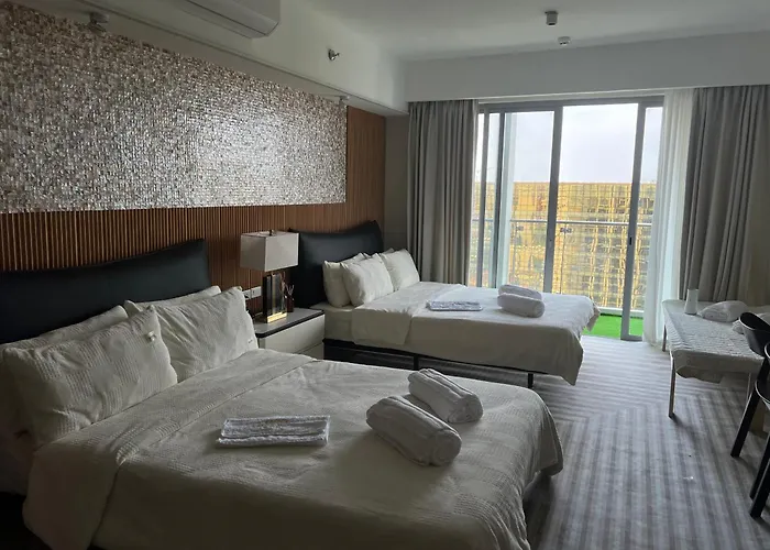 Luxurious Style Cross To Okada And Near Of Dreams, Solaire, Moa, And Airport Manila