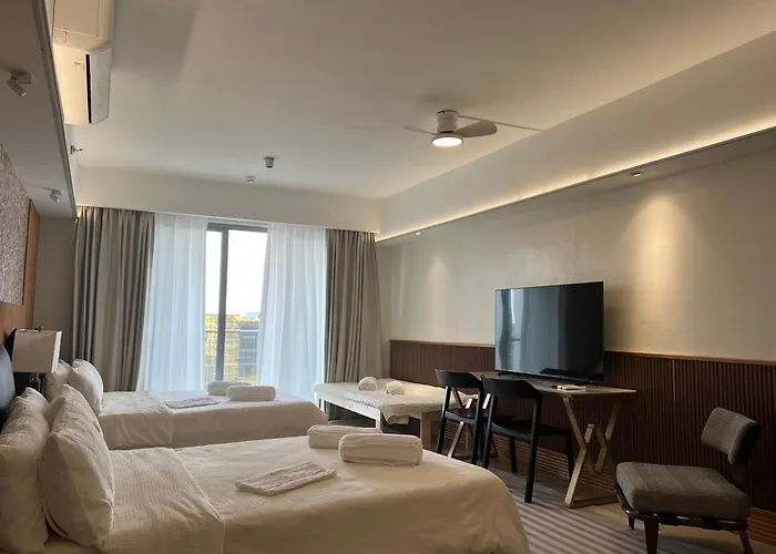 Luxurious Style Cross To Okada And Near Of Dreams, Solaire, Moa, And Airport