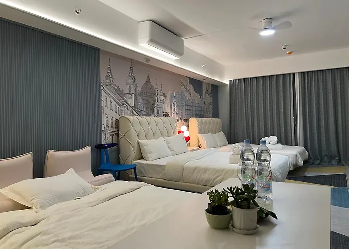 Luxurious Style Cross To Okada And Near Of Dreams, Solaire, Moa, And Airport Manila
